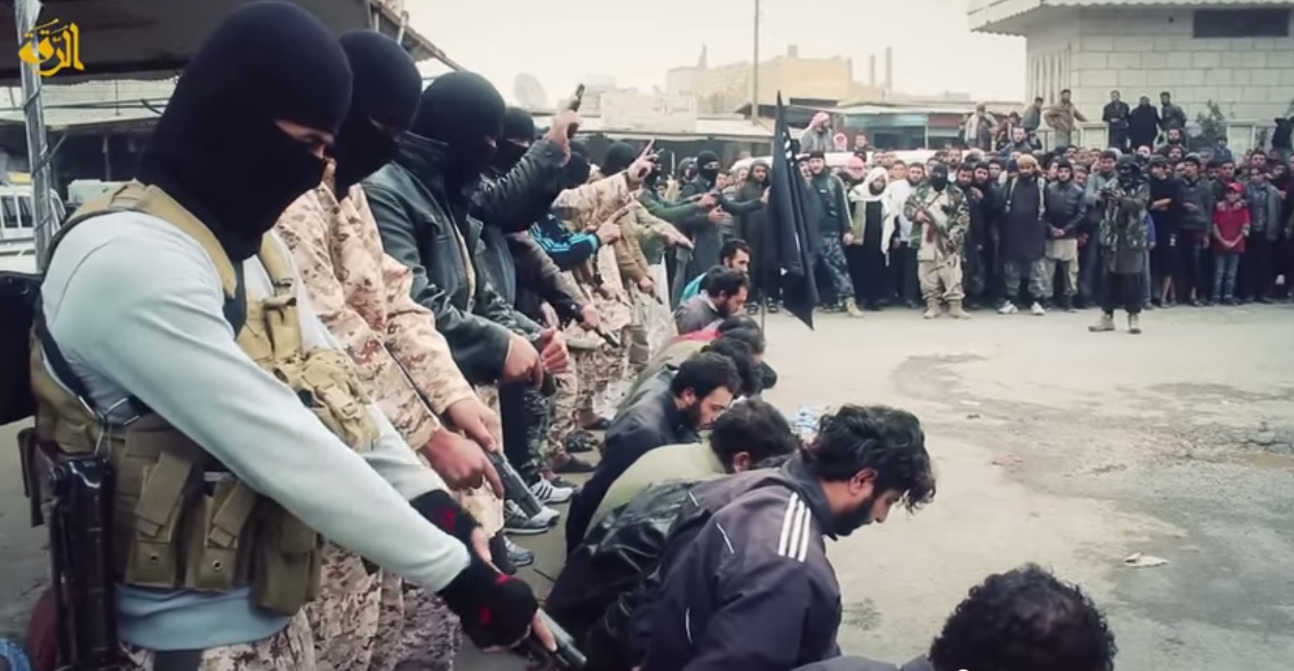 הוצאה להורג של דאעש בא-רקה שבסוריה (צילום מסך: יוטיוב)