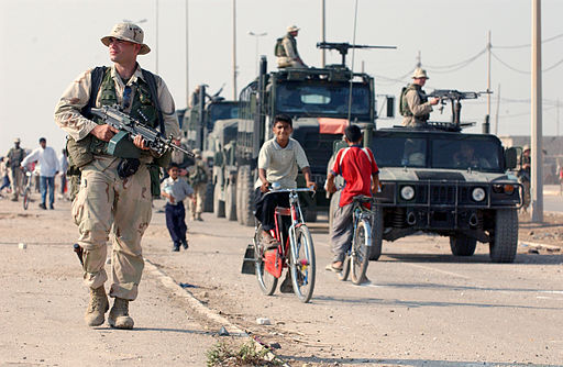 חייל מארינס בעיראק, 2003 (תמונה: ויקיפדיה)