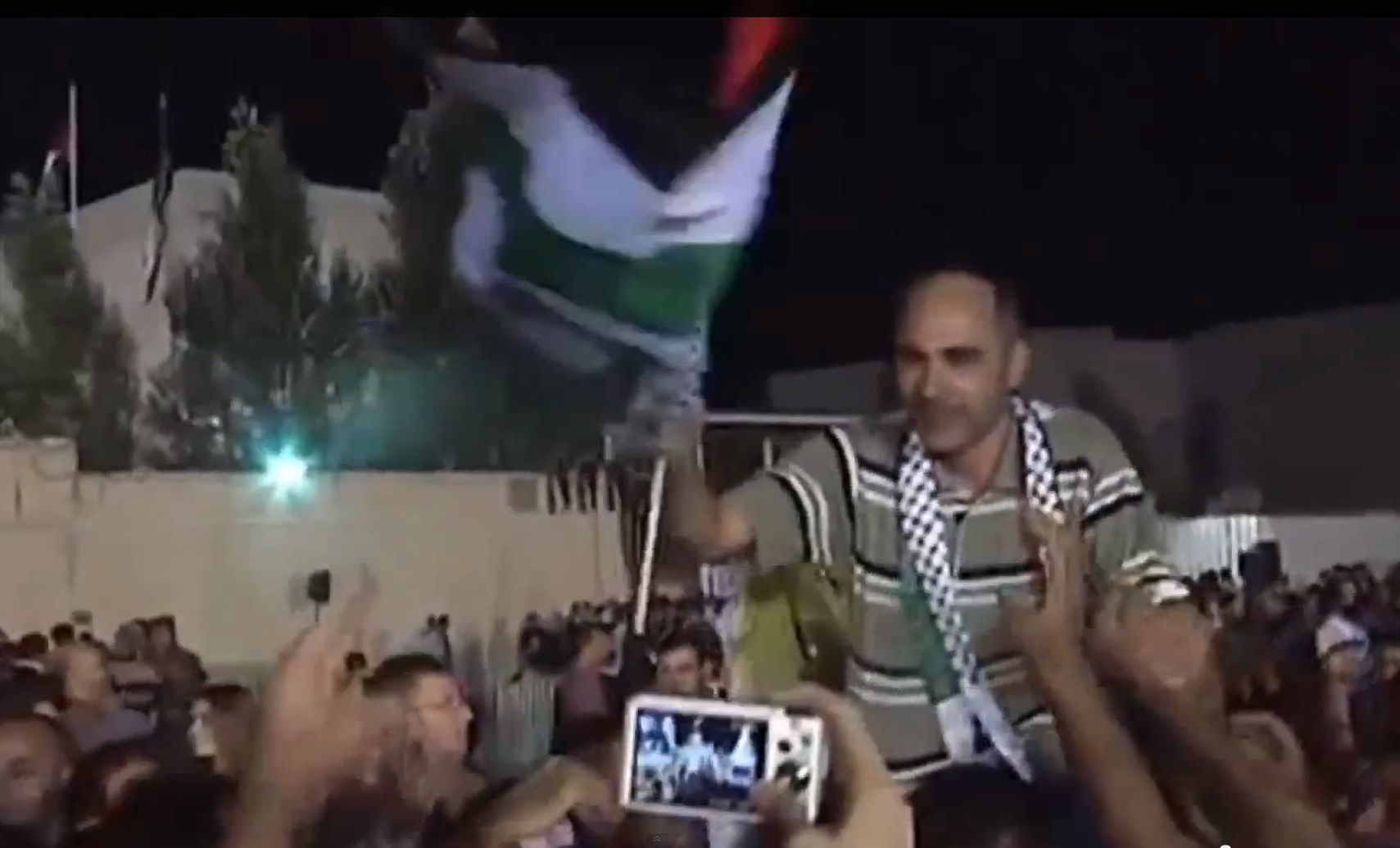 שחרור אסירים פלסטינים (צילום מסך: יוטיוב)