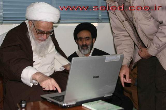 איש דת איראני מתכתב עם גולשים