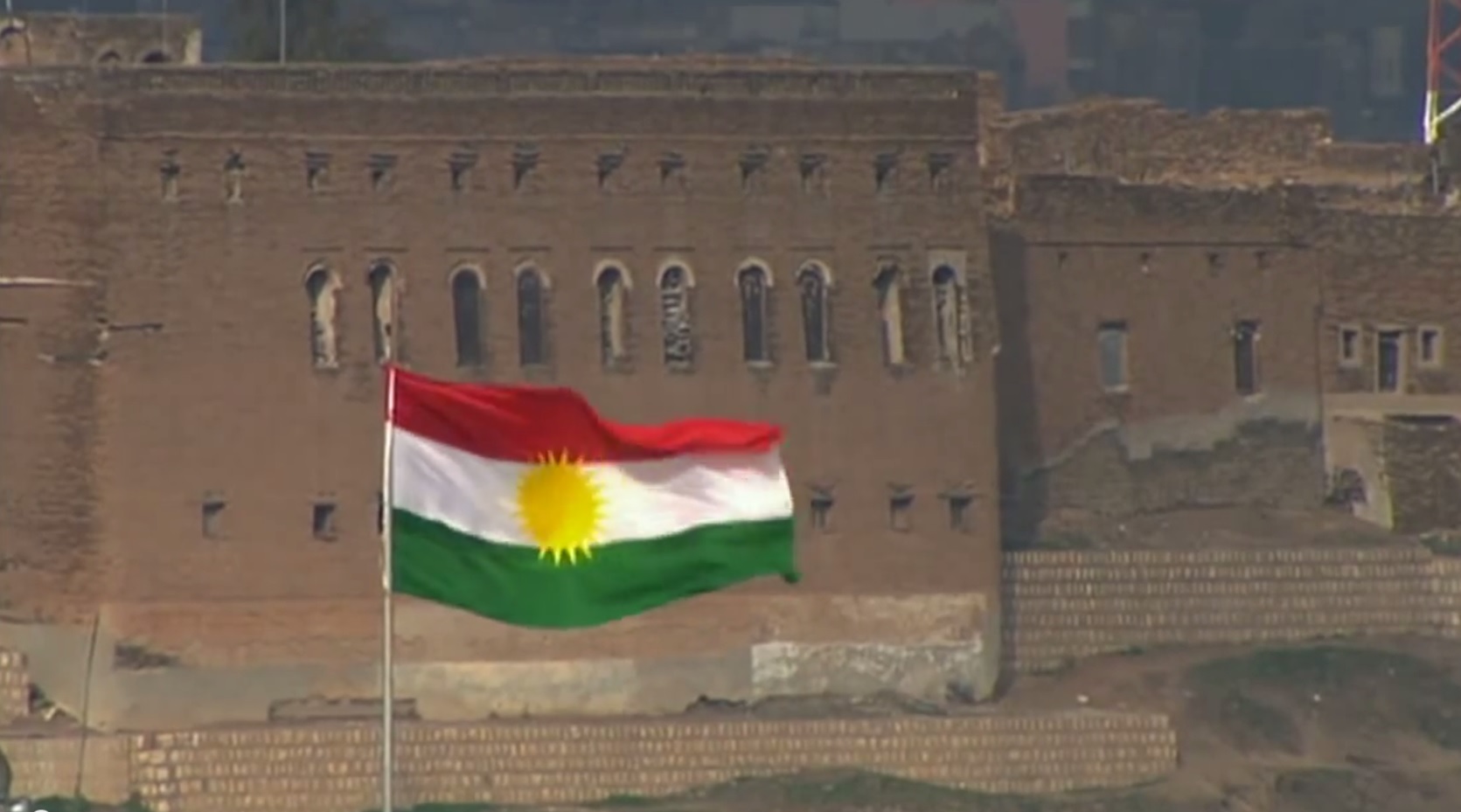 דגל כורדיסטאן בעיראק (צילום מסך: יוטיוב)
