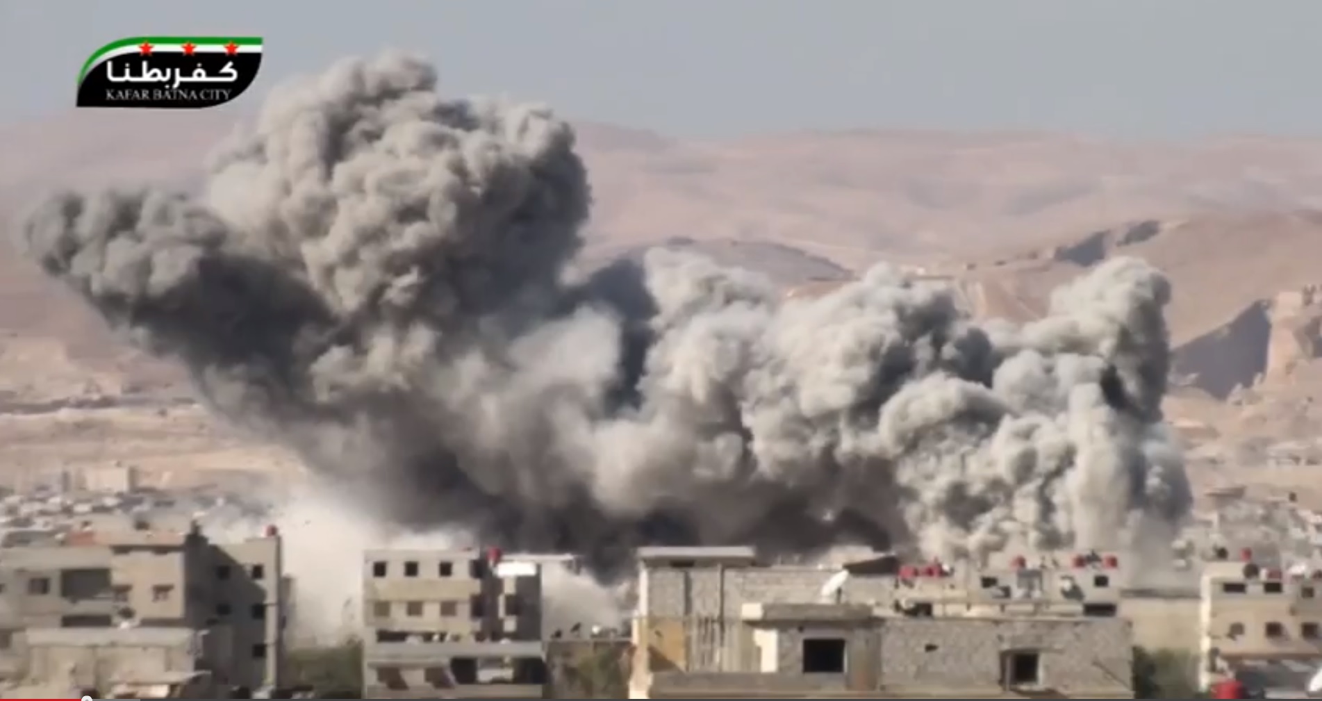 כפר בטנא מופצץ מהאוויר על ידי חיל האוויר הסורי (צילום מסך: יוטיוב)