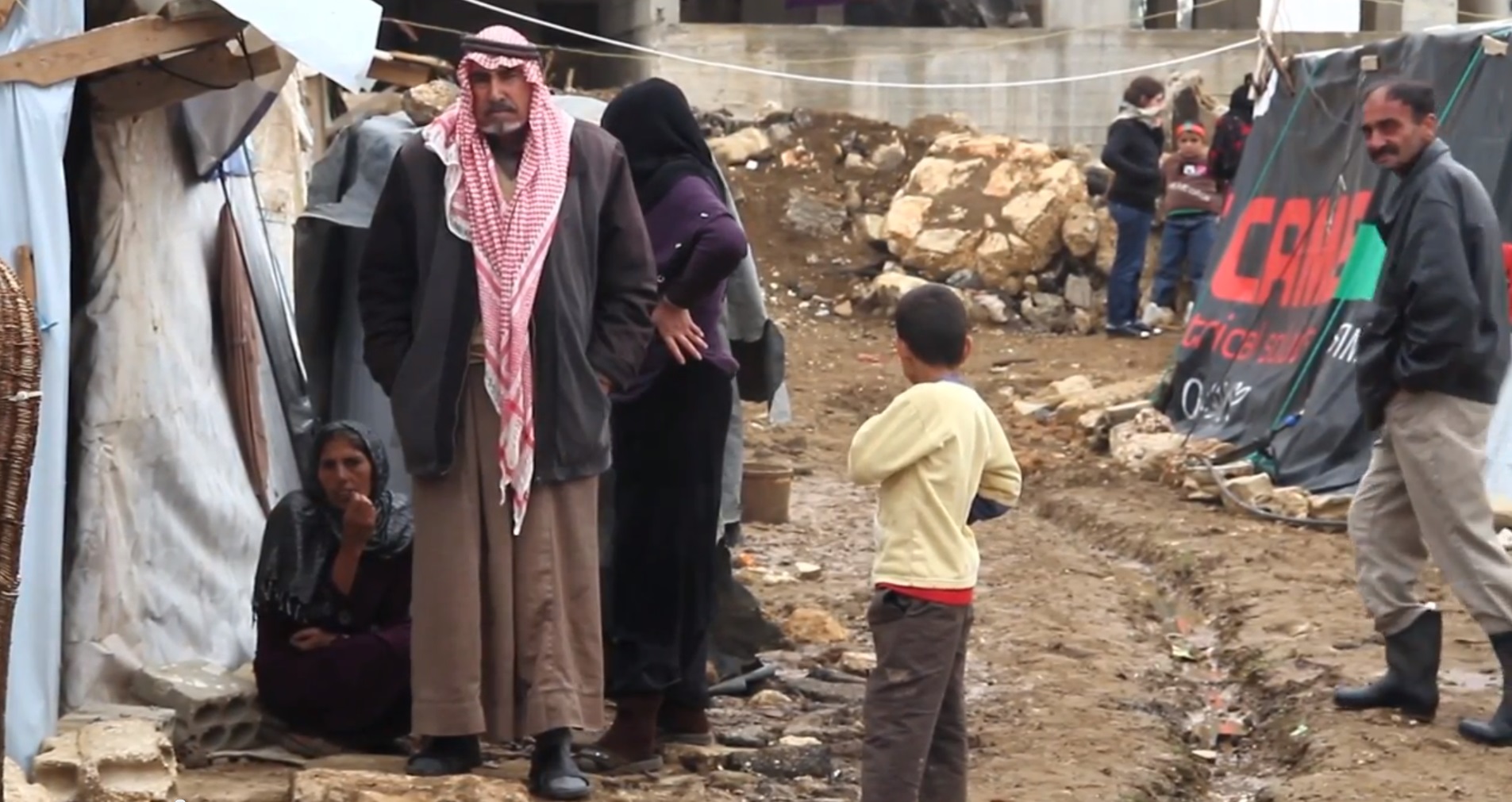 פליטים שברחו מאימת המלחמה בסוריה (צילום מסך: יוטיוב) פליטים שברחו מאימת המלחמה בסוריה (צילום מסך: יוטיוב)