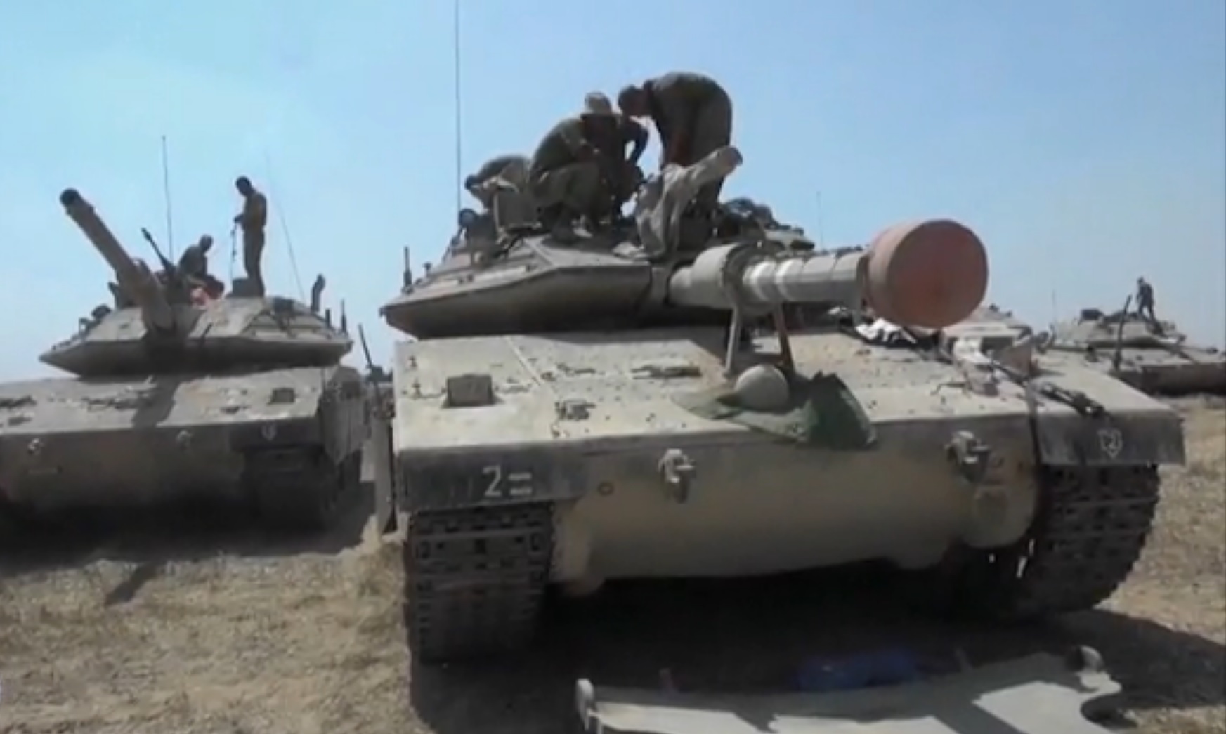 טנקים של צהל בגבול הרצועה היום (צילום מסך: יוטיוב)