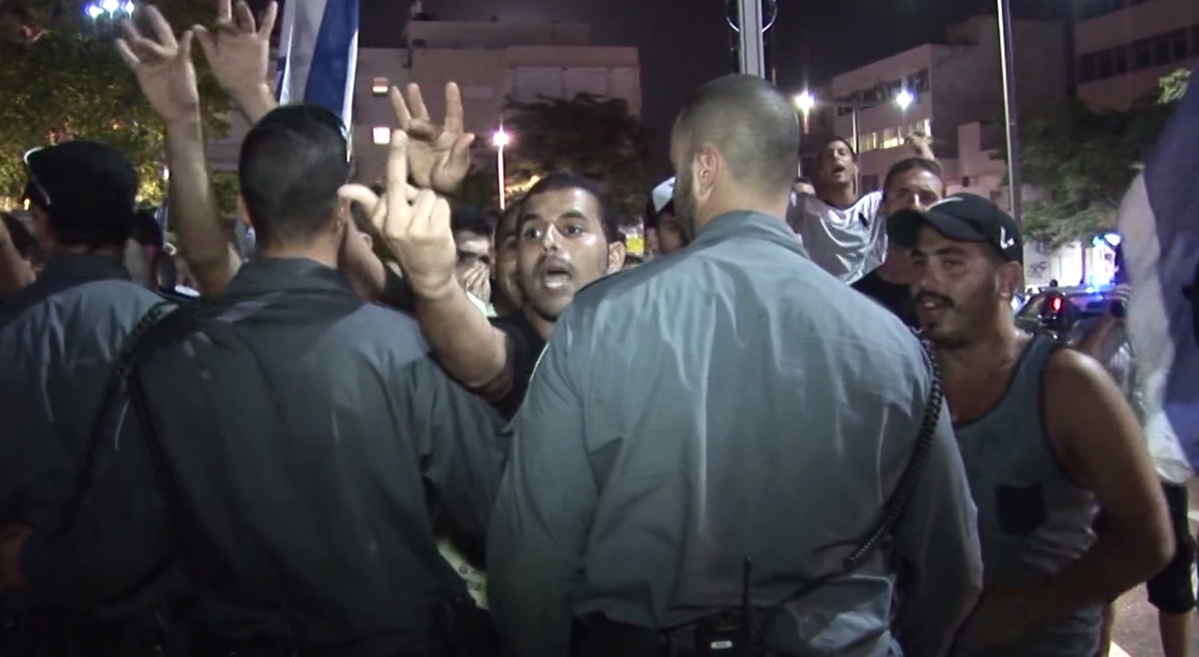 אלימות בהפגנת השמאל בתל אביב (צילום מסך: יוטיוב)