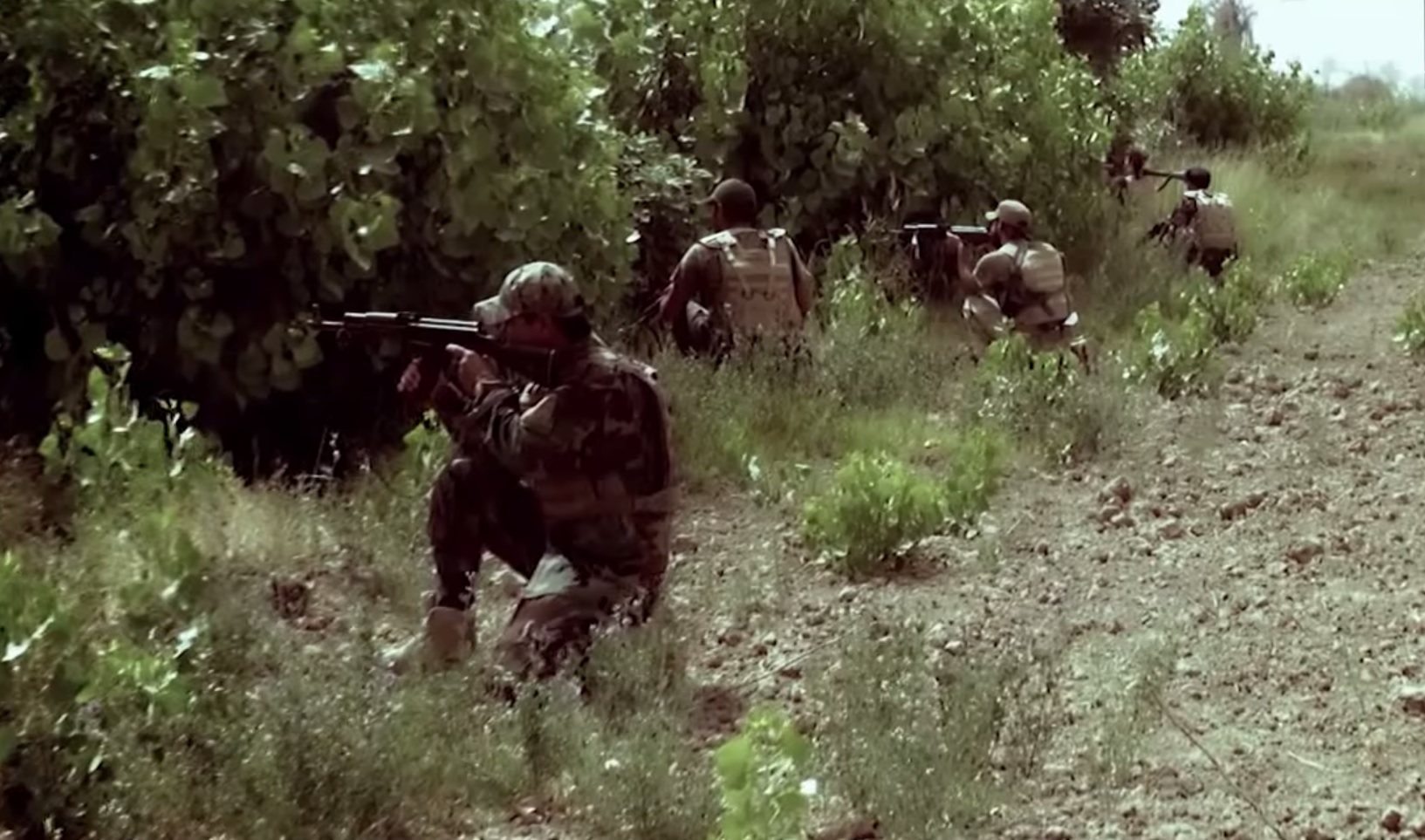 לוחמי חזבאללה בסרטון תדמית נגד דאעש (צילום מסך: יוטיוב)