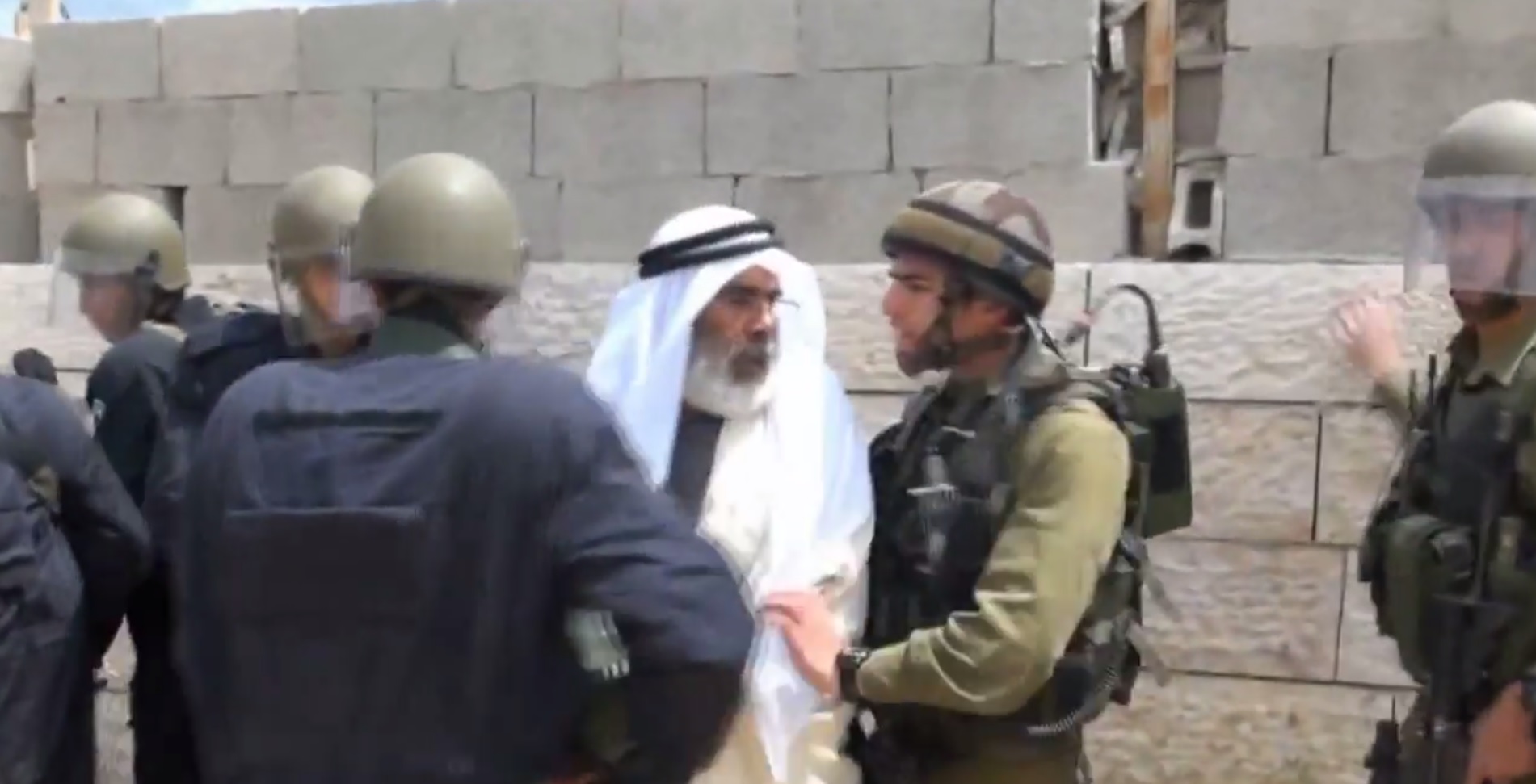 עימות בין הצבא לפלסטינים בשטחים (צילום מסך: יוטיוב)