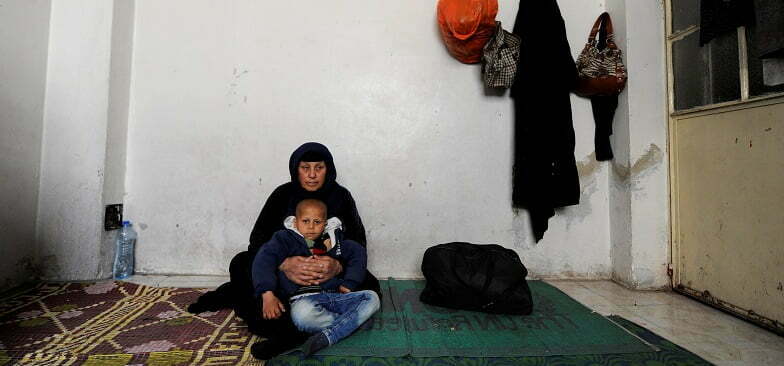 ילד וסבתו במקלט של אחד מארגוני הצדקה בדמשק, מארס 2017 (רויטרס)