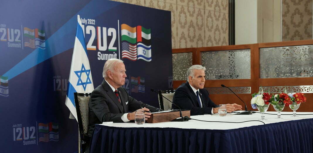 לפיד וביידן בפגישה המקוונת הראשונה של יוזמת ה-I2U2, בעת ביקור הנשיא בירושלים, יולי 2022 (צילום: רויטרס)