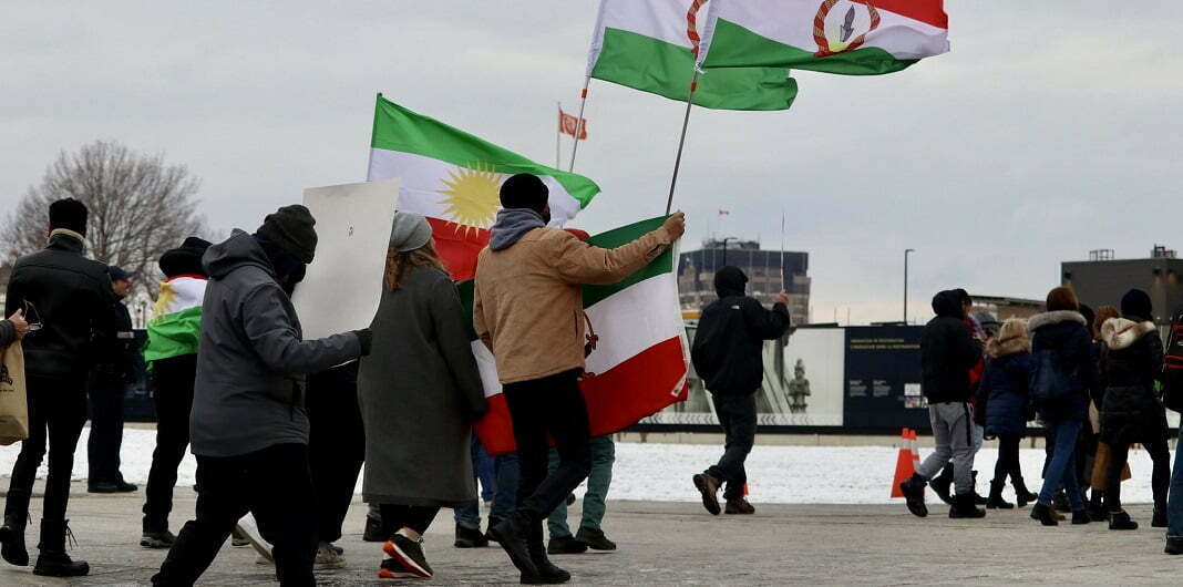 מפגינים כורדים באיראן. צילום: Taymaz Valley, מתוך פליקר