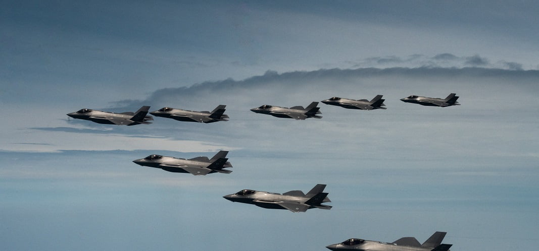 לקראת מלחמת ישראל איראן: מטוסי F-35 של חילות האוויר של ארה"ב וקוריאה מעל הים הצהוב. צילום: רויטרס