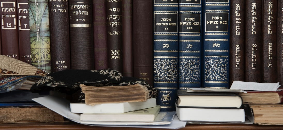 ארון הספרים היהודי. אילוסטרציה. יוני 2016 (צילום: חני קריסטל, מתוך: Flickr)