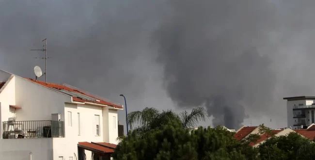 עשן מיתמר מעל שדרות, 2019.
