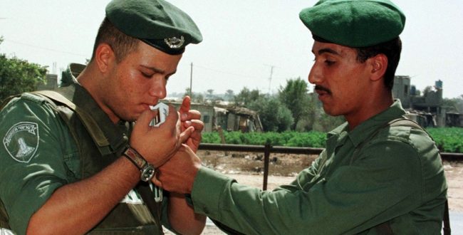 פטרולים יהודים-פלסטינים משותפים יצאו לפועל כחלק מהסכמי אוסלו. צילום: רויטרס, 1998