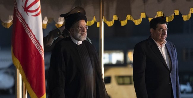 הנשיא המנוח איברהים ראיסי וסגנו מחמד מחבר שממלא כעת את מקומו. צילום: רויטרס