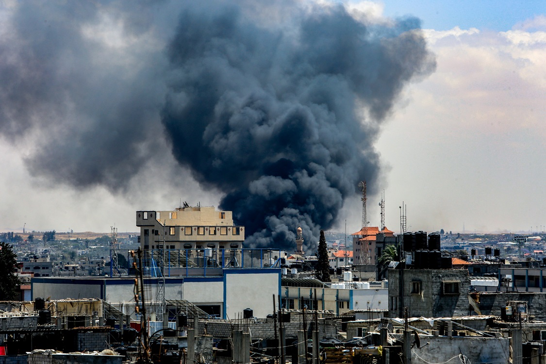 Smoke rises after an Israeli air strike in Rafah, May 7th. Photo: Flash 90