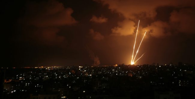טילים משוגרים מרצועת עזה. צילום: מוחמד איברהים