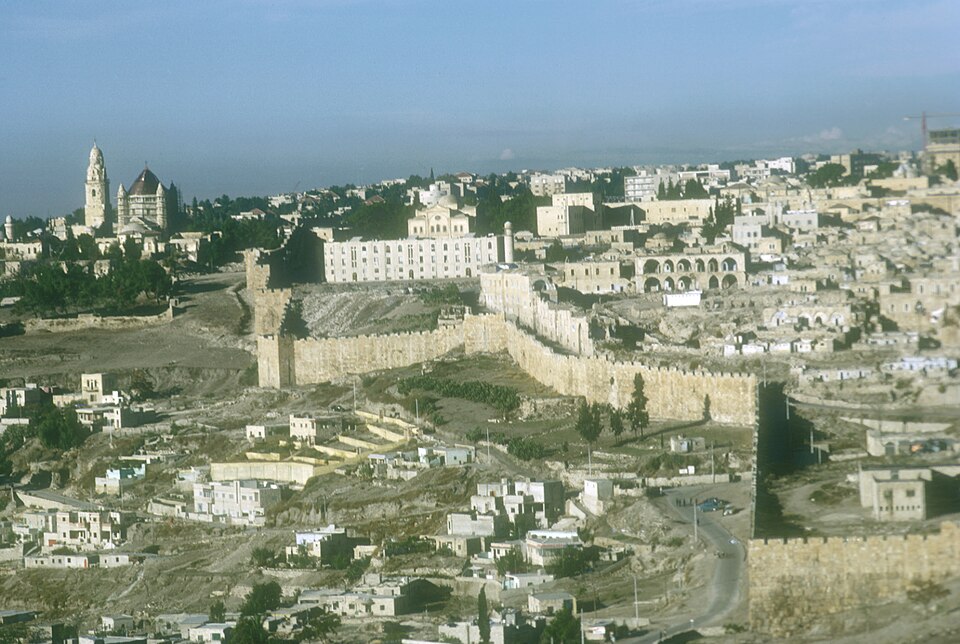 הפלסטינים במזרח ירושלים: בין התקדמות אישית לקיום קולקטיבי