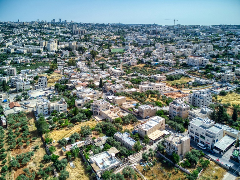 עיניים בראשו אך אינו רואה